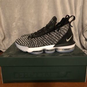 Lebron 16 “Oreo”